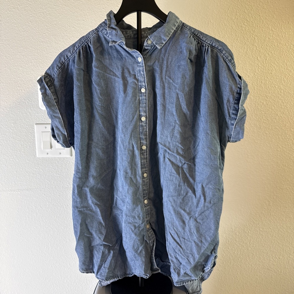 Loft Women's Light Blue Button Down Blouse‎ Sleeveless Size L